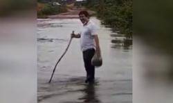 Médico enfrenta enchente para atender comunidade carente em GO