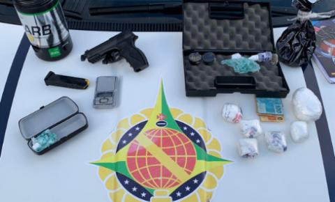 PMDF apreende drogas e simulacro de arma de fogo em Santa Maria