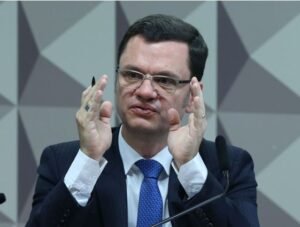 PGR suspeita de viagem de Anderson Torres no 8/1; ex-ministro rebate e apresenta documentos