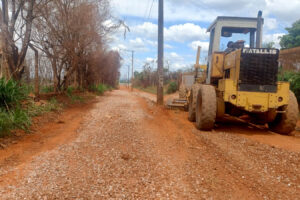 Manutenção de vias não pavimentadas melhora deslocamento de moradores do Jardim Botânico
