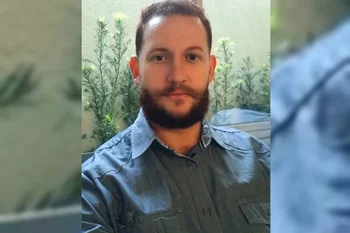 Advogado morre após sofrer acidente e carro pegar fogo em Goiás