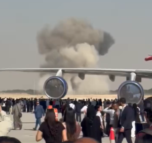 VÍDEO: Caça indiano cai durante demonstração em feira aérea em Dubai; piloto morre