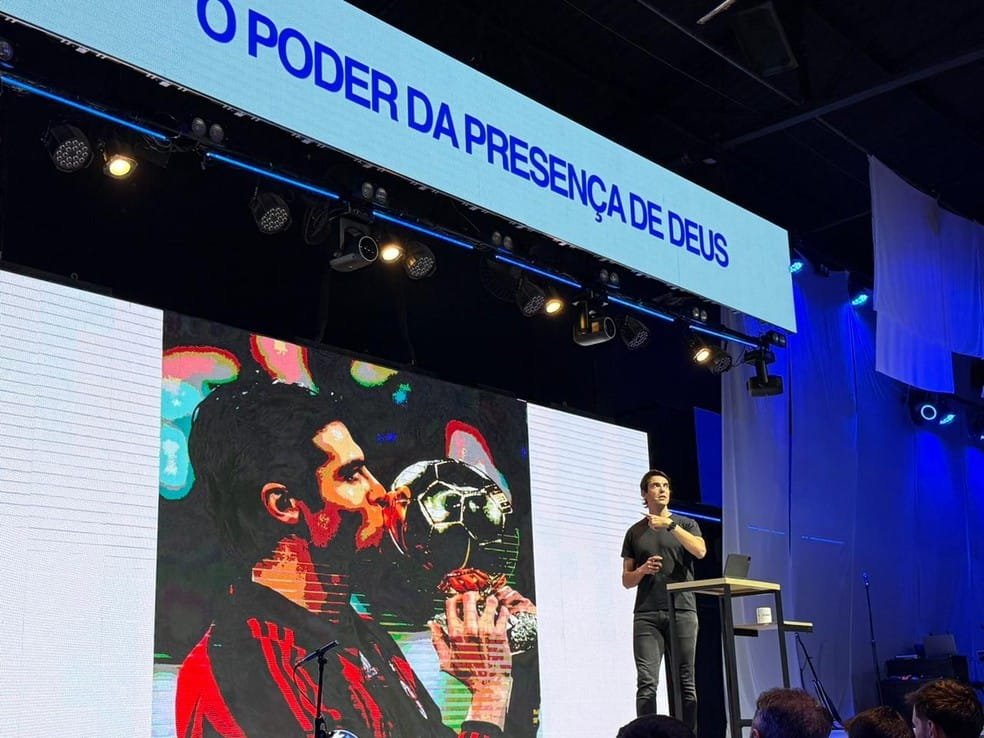 Correio de Santa Maria - Pastor Kaká faz igreja virar estádio por um dia