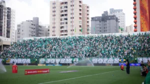 Goiás pede desculpas à torcida após permanência na Série B
