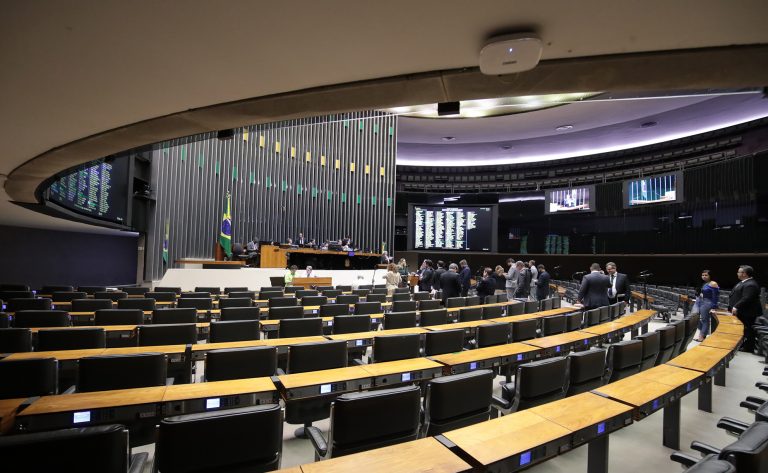 Correio de Santa Maria - Concurso Câmara dos Deputados define comissão; até R$ 34 mil