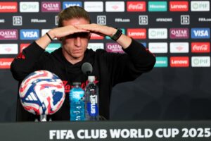 Flamengo desmente rumores sobre futuro de Filipe Luís