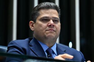 Correio de Santa Maria - Alcolumbre pauta projeto com custo bilionário 2 horas após Lula frustrá-lo e indicar Messias ao STF