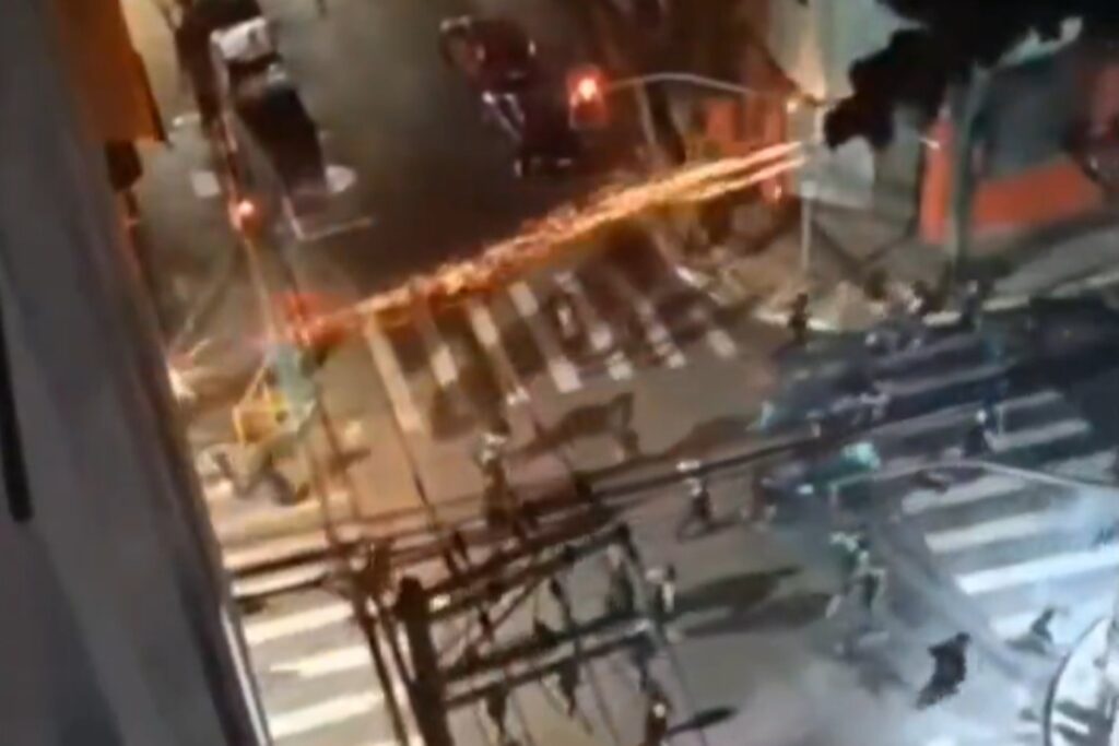 Veja momento de confronto entre torcidas de Corinthians e São Paulo