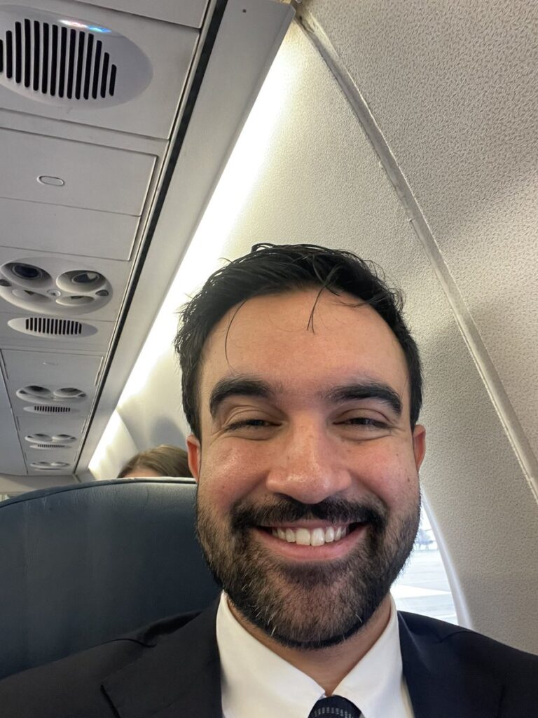 Mamdani, prefeito eleito de NY, posta foto sorrindo a caminho de encontro com Trump