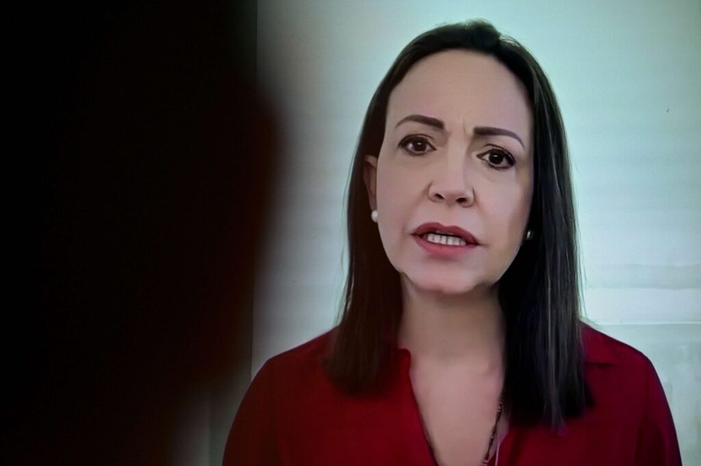 Maduro começou uma guerra, que Trump está terminando, diz María Corina Machado