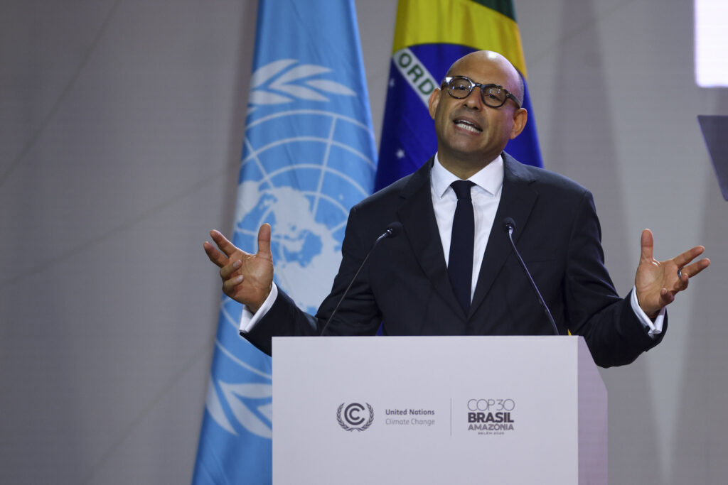 Stiell lamenta frustração sobre combustíveis fósseis, mas vê direção correta