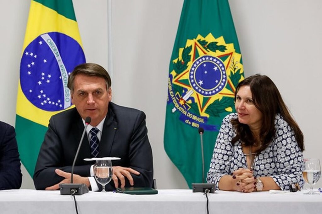 Bia Kicis afirma que prisão coloca vida de Bolsonaro “em risco”