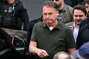 Bolsonaro diz que ‘alucinação’ motivou intervenção em tornozeleira; prisão é mantida