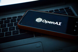 OpenAI lança GPT-4.5 com aprimoramento na escrita e menos alucinações