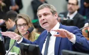 Lindbergh responde Hugo Motta e diz que presidente da Câmara tem agido na surdina