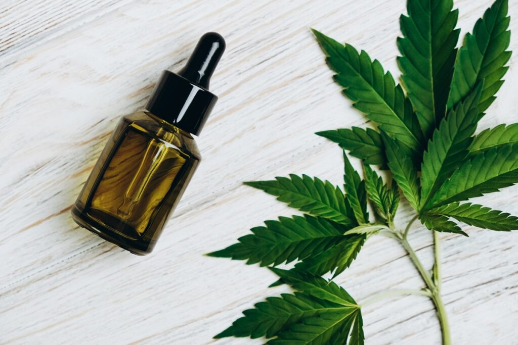 Mercado da maconha medicinal no Brasil chega a R$ 971 milhões em 2025