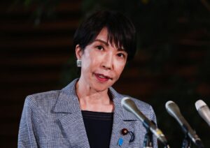 Premiê do Japão enaltece vínculo com Trump em conversa após confronto com a China