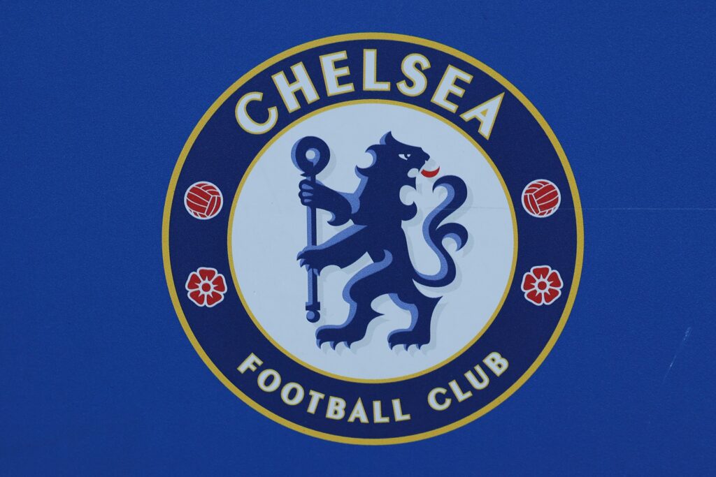 Ex-jogador do Chelsea é internado na UTI após ser esfaqueado em Paris