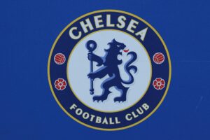 Ex-jogador do Chelsea é internado na UTI após ser esfaqueado em Paris