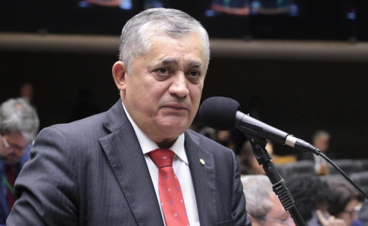 Rompimento entre Motta e Lindbergh não pode ser chamado de crise com o governo, diz Guimarães.