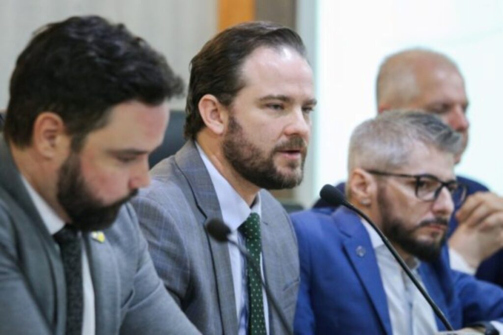 Governo Busca R$ 30 Bilhões para Equilibrar Orçamento de 2026