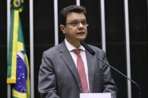 Câmara aprova aumento salarial para servidores do Tribunal de Contas da União