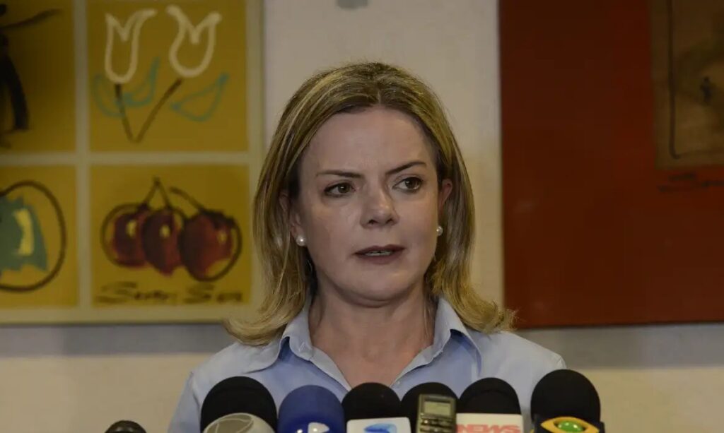 Gleisi Hoffmann critica derrubada de vetos sobre licenciamento ambiental