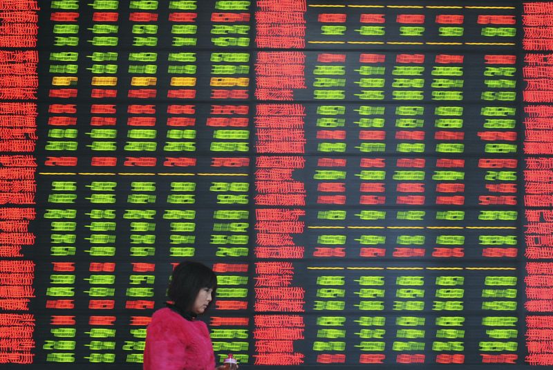 Queda nas ações asiáticas: China em foco com setor imobiliário em crise e especulação sobre juros no Japão