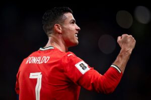 Home 18 Cristiano Ronaldo Celebra Título da Seleção Portuguesa na Copa do Mundo Sub-17