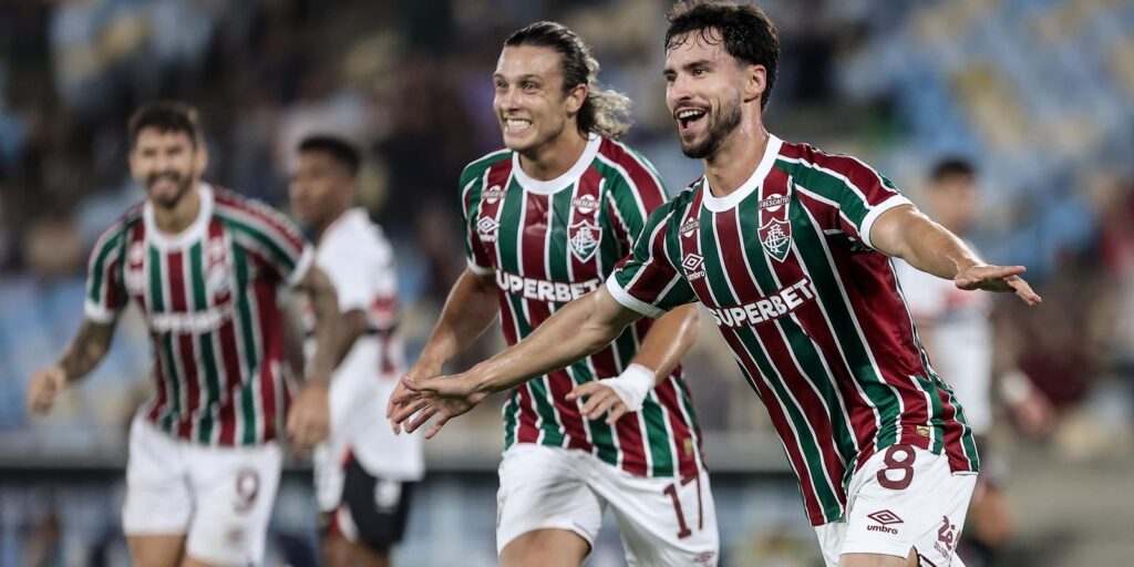 Fluminense goleia São Paulo e garante vaga na Libertadores