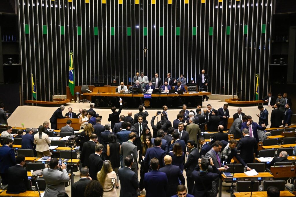 PEC sobre armas nucleares está parada na Câmara dos Deputados