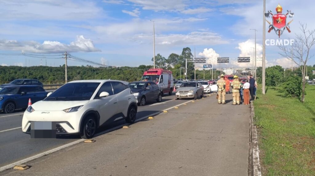 Engavetamento na EPTG Interrompe Trânsito e Deixa Feridos