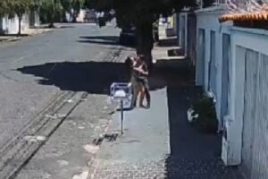 Mulher é atacada e sofre tentativa de beijo forçado em Minas Gerais