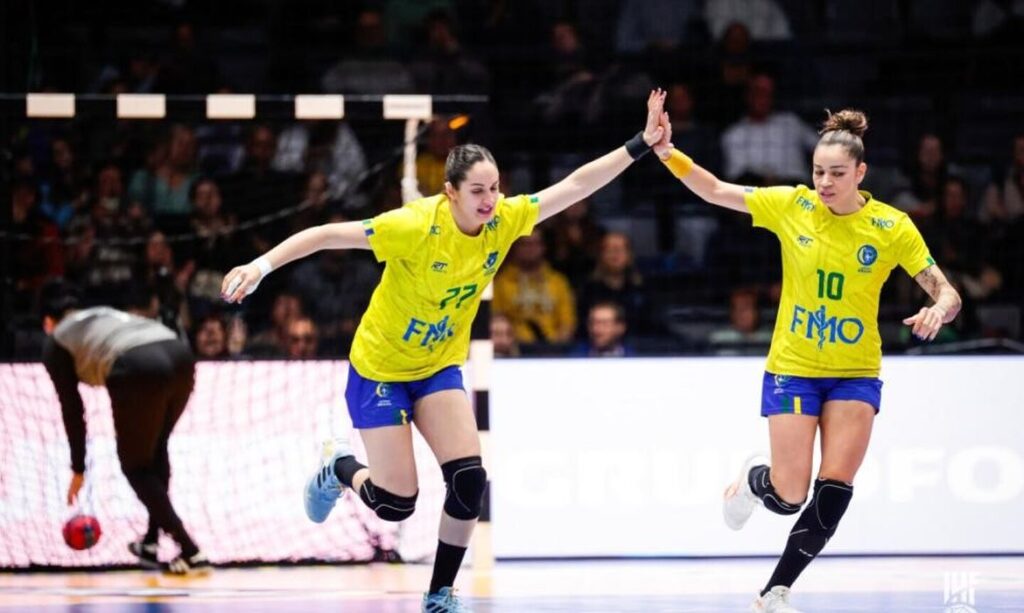 Brasil vence República Tcheca e avança no Mundial de handebol feminino