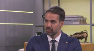 Eduardo Leite defende que Tarcísio de Freitas se afaste do bolsonarismo para aliança política