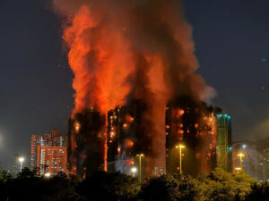 Hong Kong inicia luto de três dias após incêndio com 128 mortes