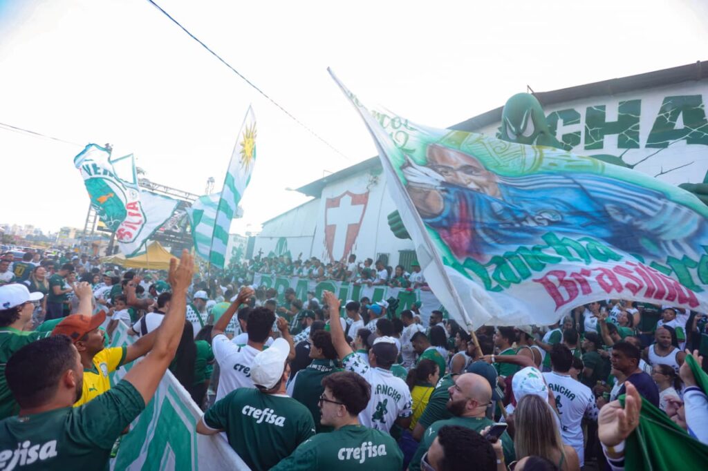 Torcedores acompanham a final da Libertadores no DF