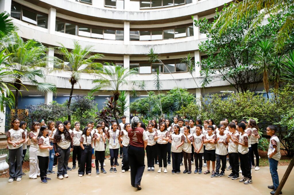 Cantata de Natal emociona pacientes e profissionais no HRAN
