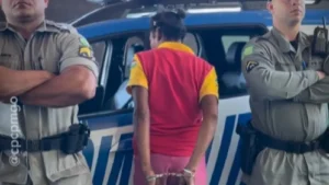 Moradora de rua é presa pela 2ª vez após esfaquear mulher durante discussão em Goiânia
