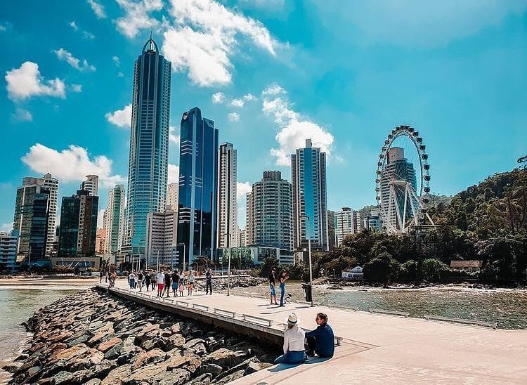 Balneário Camboriú vai proibir naturismo em praia pioneira na prática
