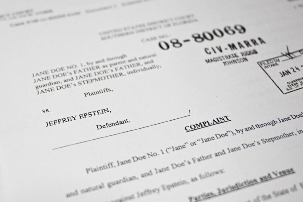 Governo dos EUA revisa mais de 1 milhão de documentos do caso Epstein