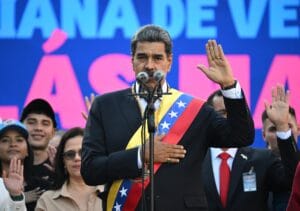 Venezuela liberta 99 detidos após protestos por reeleição de Maduro