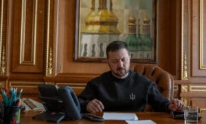 Zelenski se reúne com Trump enquanto esforços para acabar com a guerra seguem incertos