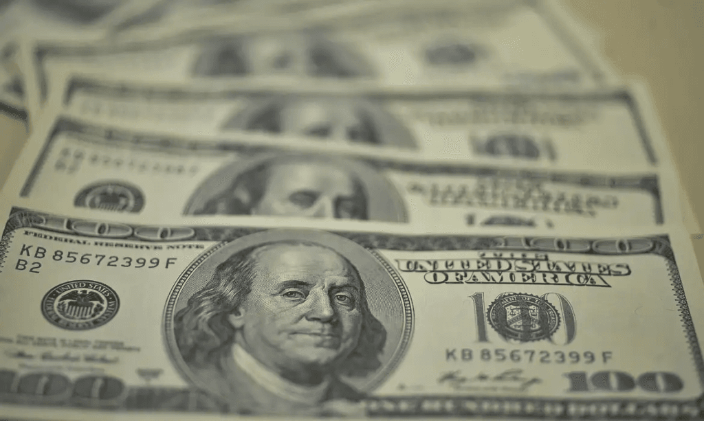 Dólar cai 11,19% em 2025, maior queda em 9 anos