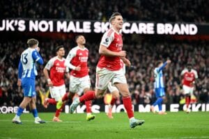 Premier League: Arsenal e City vencem na briga pela liderança; confira