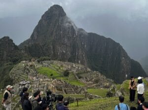Choque entre trens em via para Machu Picchu deixa um morto e 40 feridos