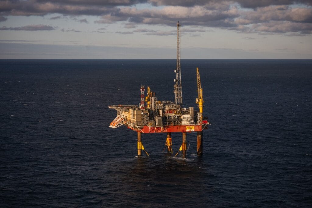 Antiga plataforma de petróleo no Mar do Norte é transformada em depósito de CO₂