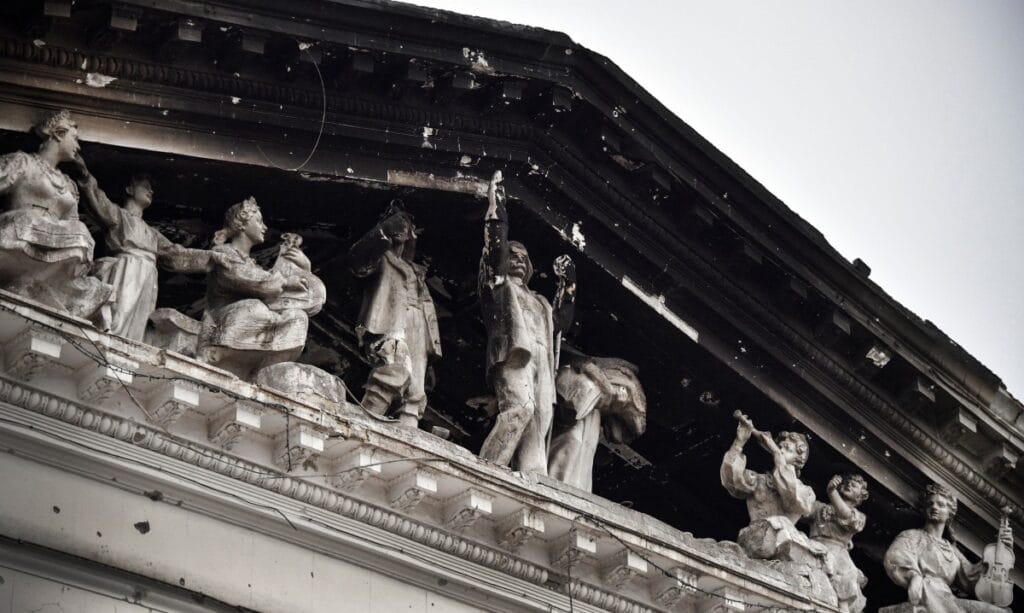 Teatro de Mariupol reabre suas portas na Ucrânia ocupada