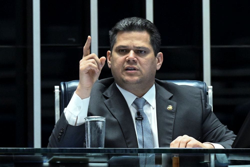 Alcolumbre diz que votação do Orçamento deve ficar para sexta-feira, 19