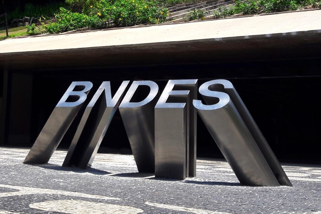 Ministério de Portos e Aeroportos e BNDES assinam liberação de R$ 4 bi do Fnac para aéreas